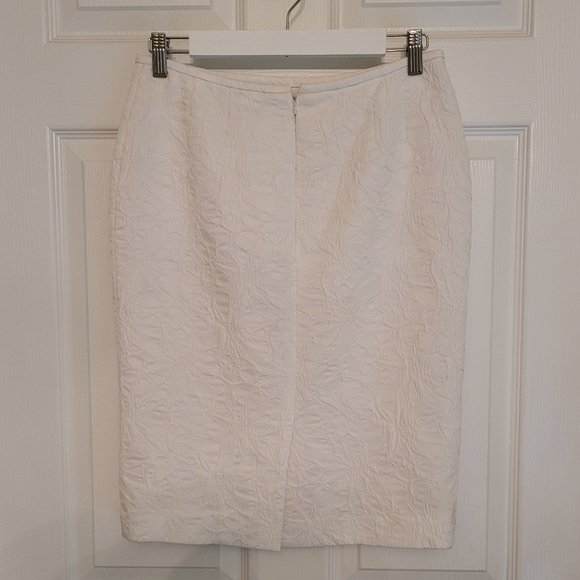 Kasper Ivory White Embossed Pencil Skirt Size 4P - Picture 3 of 7